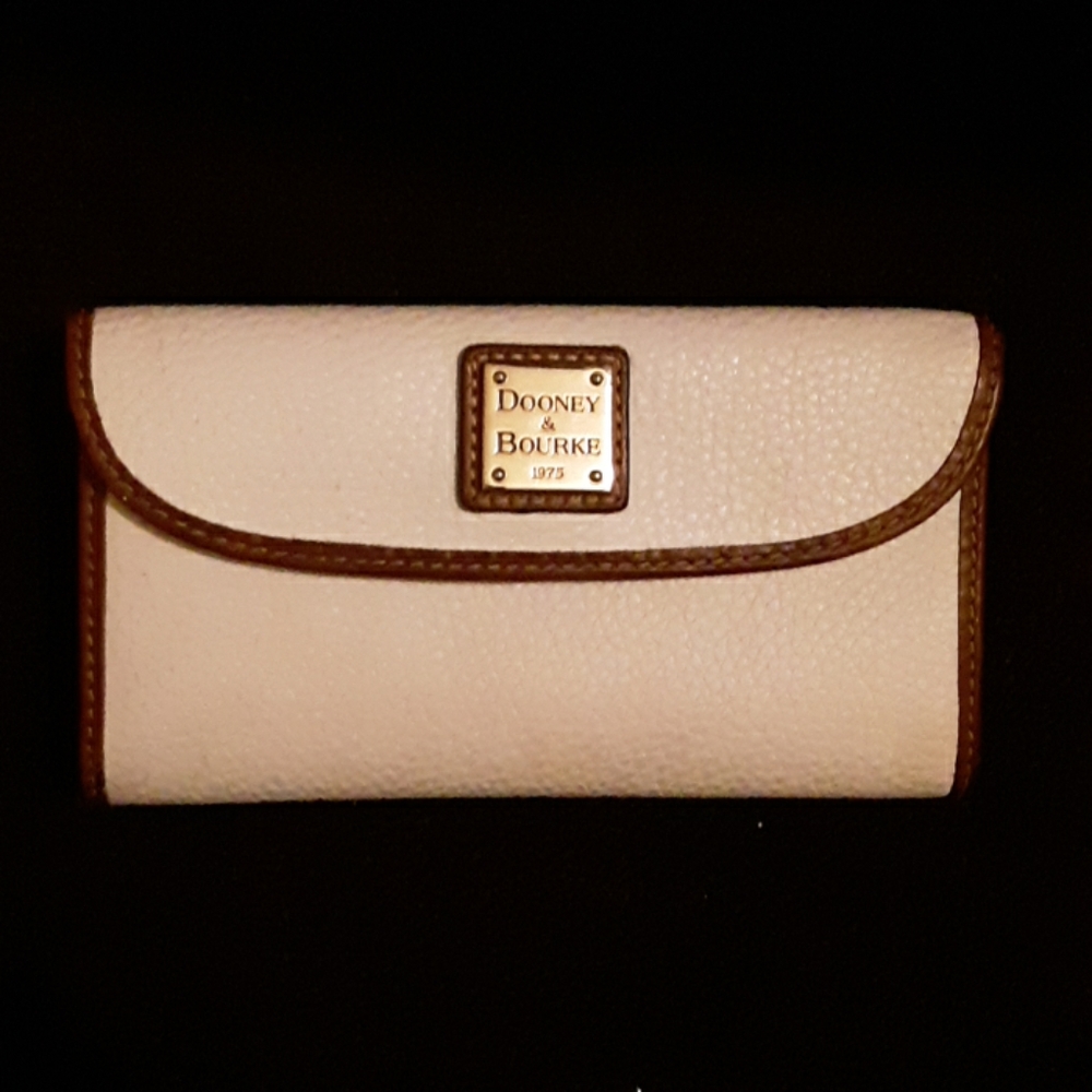 Dooney & Bourke white pebble grain leather wallet